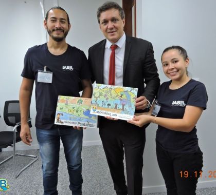 IASB entrega calendário ambiental para Deputado Lucas de Lima