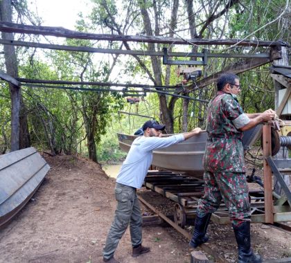 Instituto Homem Pantaneiro vistoria rio da Prata e encontra possíveis acampamentos de pescadores