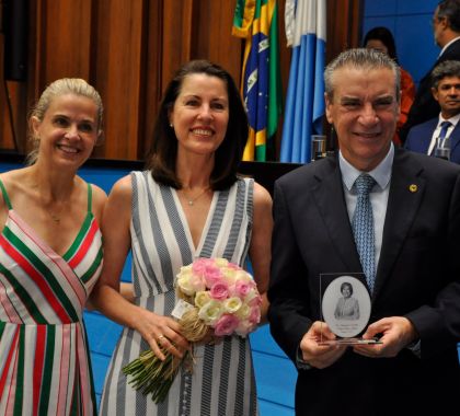 Diretora de passeios de Bonito e Jardim recebe homenagem na ALMS