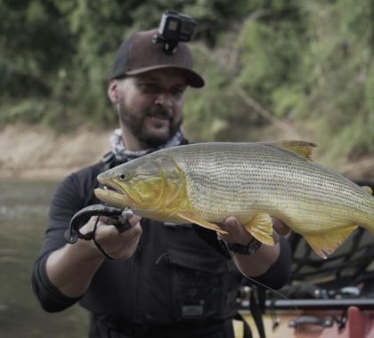 Canal de pesca esportiva grava imagens em Bonito