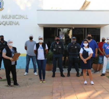 Equipe realiza ação de orientação sobre prevenção ao coronavírus no comércio de Bodoquena