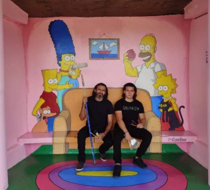 Pai e filho transformam ponto de ônibus abandonado de Bonito com pintura