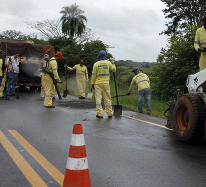 Agesul recupera rodovias nas regiões de Jardim, Bela Vista e Bonito