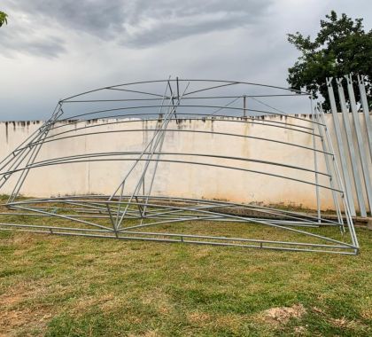 Prefeitura de Bonito instala toldo na ESF do Jardim Bom Viver