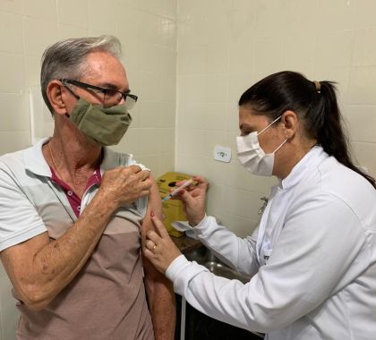 Idosos a partir de 73 anos e profissionais de saúde serão imunizados nesta sexta-feira em Bonito
