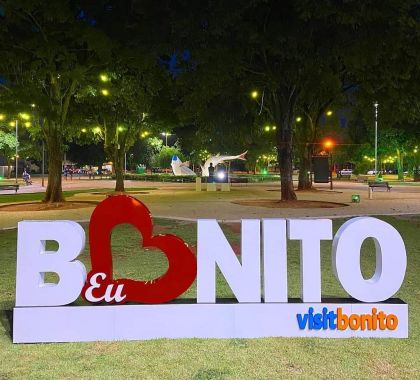 Bonito ganha declaração de amor com letreiro instalado na Praça da Liberdade