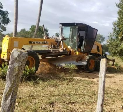 Prefeito de Bonito visita patrolamento feito em estrada vicinal