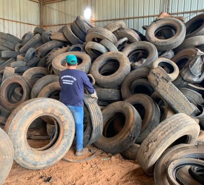 SEMA faz retirada de pneus velhos da garagem da prefeitura de Bonito