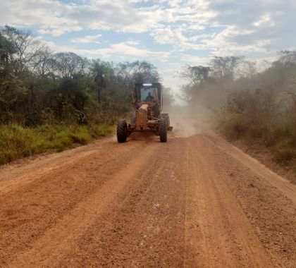 Serviço de patrolamento está sendo feito na antiga estrada velha, que liga Bonito a Guia Lopes