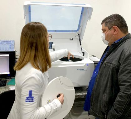 Posto de saúde de Bonito recebe novo equipamento de testes bioquímicos
