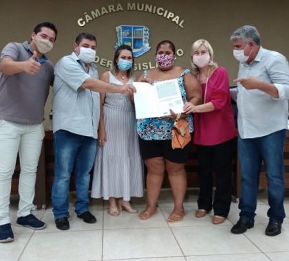 Agehab entrega títulos de propriedade para moradores de Bonito