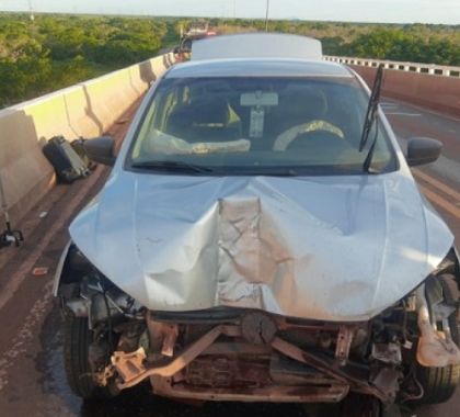 Acidente entre carro e caminhão em ponte mata idosa de 87 anos em Corumbá