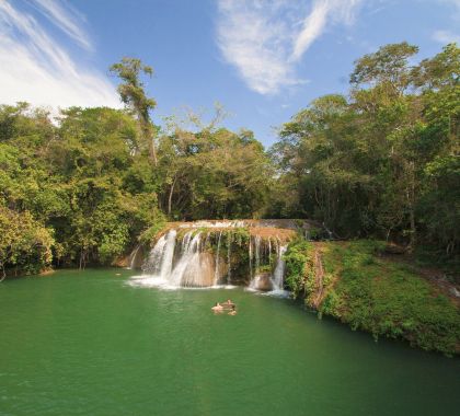Cachoeiras e natureza preservada de atrativo em Bonito são destaques no Programa Terra Pecuária