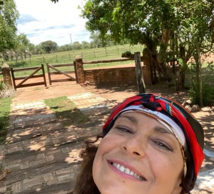 Atriz da novela Pantanal volta ao destino e aproveita para conhecer Bonito