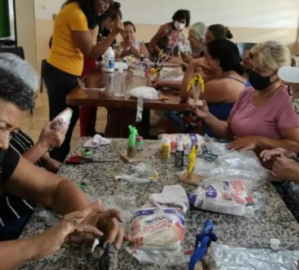 Usuárias do CRAS participam de oficinas em parceria com a Associação dos Artesãos de Bonito