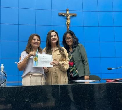Artesã de Bonito recebe homenagem na Assembleia Legislativa