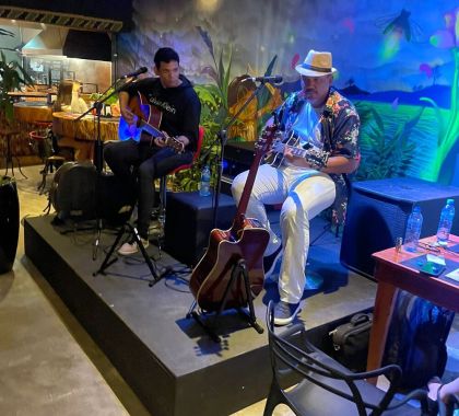 Investindo na música ao vivo, nova opção de restaurante é inaugurada em Bonito