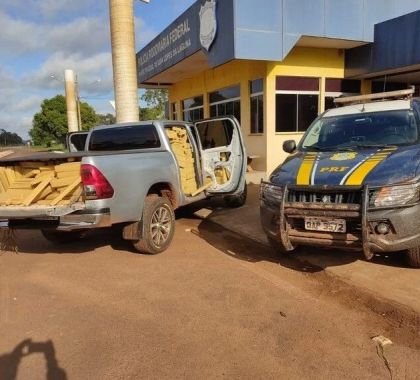 PRF apreende 1,6 tonelada de maconha e recupera caminhonete em Guia Lopes da Laguna