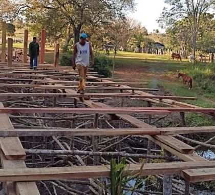Prefeitura reconstrói ponte da Fazenda São Sebastião, em Bonito