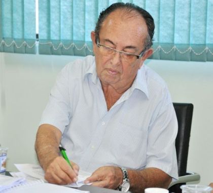 Prefeito sanciona lei que complementa salários de servidores da Educação de Bonito