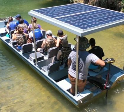 Atrativo turístico de Bonito adquire barco sustentável para passeio no rio Mimoso