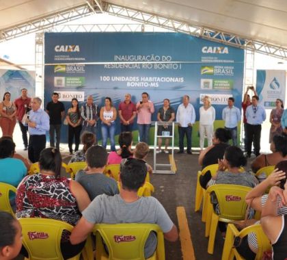 Governo entrega moradia a 100 famílias de Bonito com investimento de R$ 9 milhões